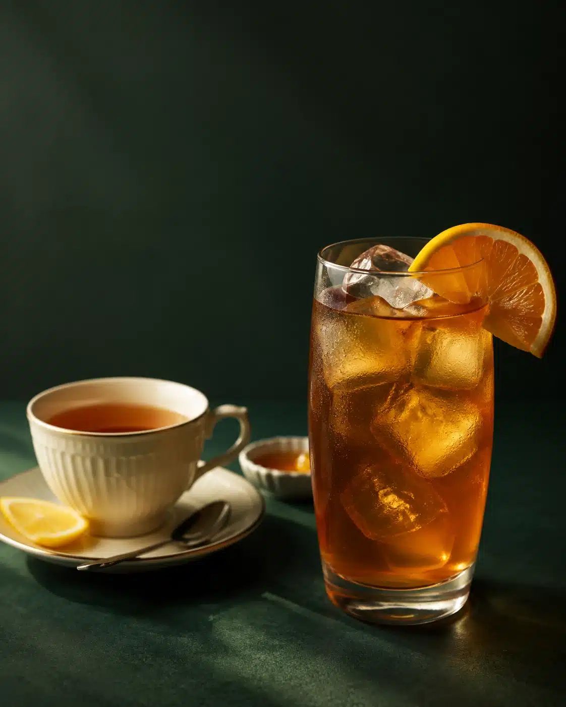 Serving illustration of warm tea with honey and lemon, and iced orange tea